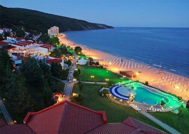 Private Apartment 49 In Prestige Fort Beach Hotel Sveti Vlas Exteriör bild